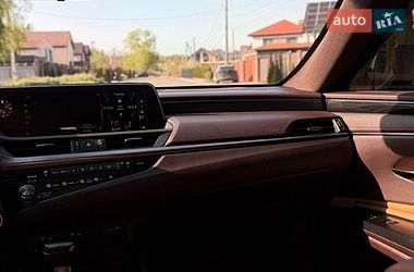Седан Lexus ES 2020 в Киеве