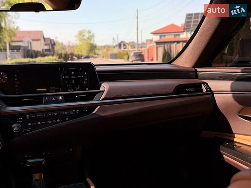 Седан Lexus ES 2020 в Киеве