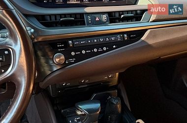 Седан Lexus ES 2020 в Киеве