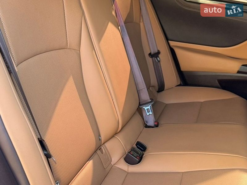 Седан Lexus ES 2020 в Киеве