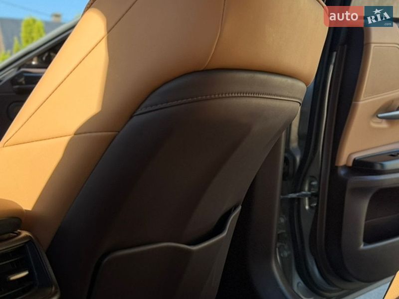 Седан Lexus ES 2020 в Киеве