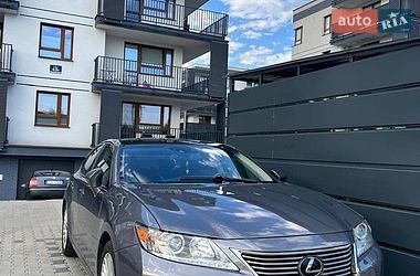 Седан Lexus ES 2013 в Рава-Русской