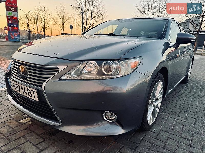 Седан Lexus ES 2013 в Рава-Руській