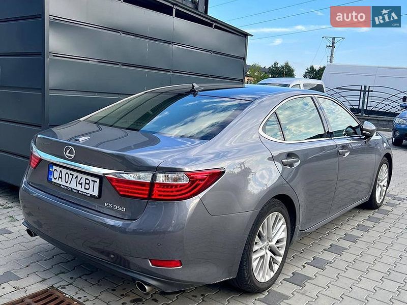 Седан Lexus ES 2013 в Рава-Руській