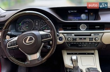 Седан Lexus ES 2015 в Черновцах