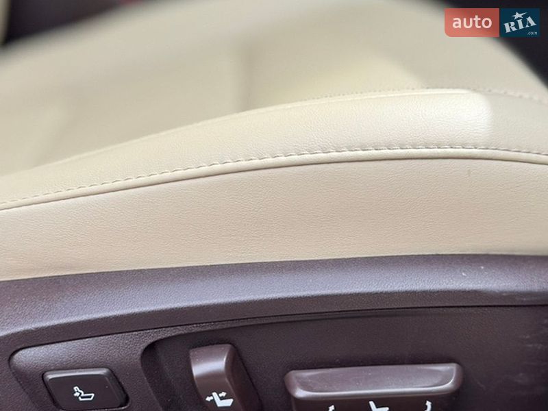 Седан Lexus ES 2015 в Черновцах