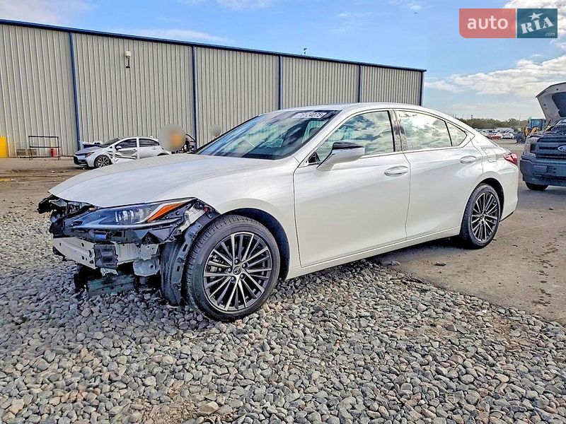 Lexus ES 2025