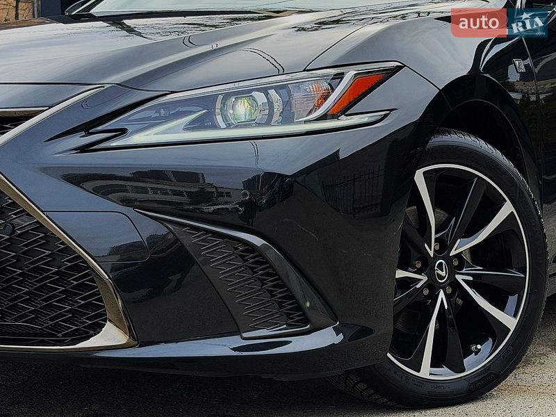 Седан Lexus ES 2023 в Киеве