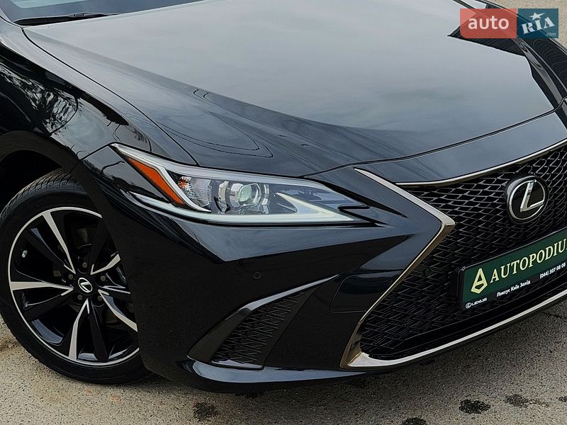 Седан Lexus ES 2023 в Киеве