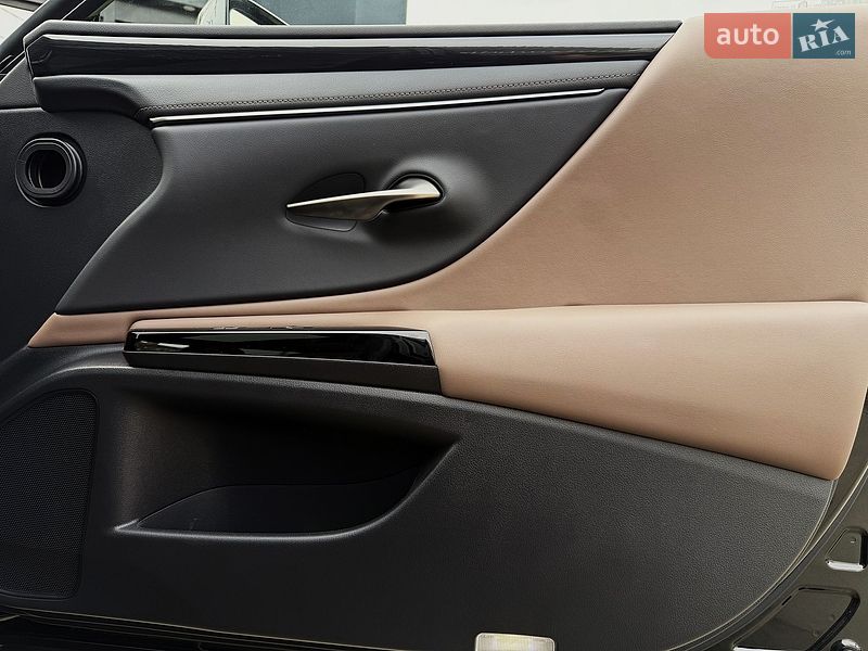 Седан Lexus ES 2023 в Киеве