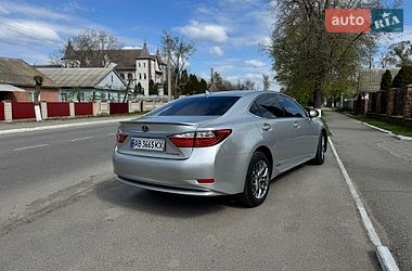 Седан Lexus ES 2012 в Тростянце