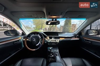 Седан Lexus ES 2012 в Тростянце