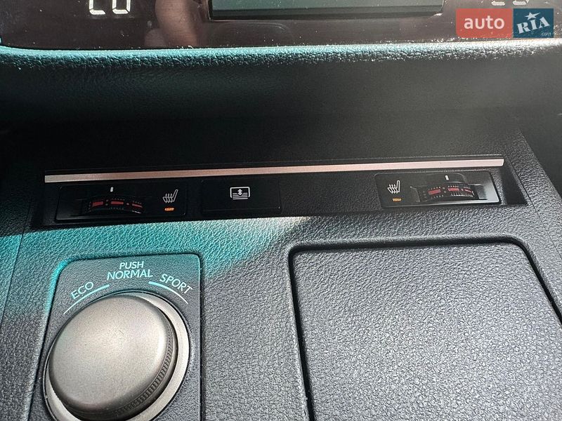 Седан Lexus ES 2012 в Тростянце