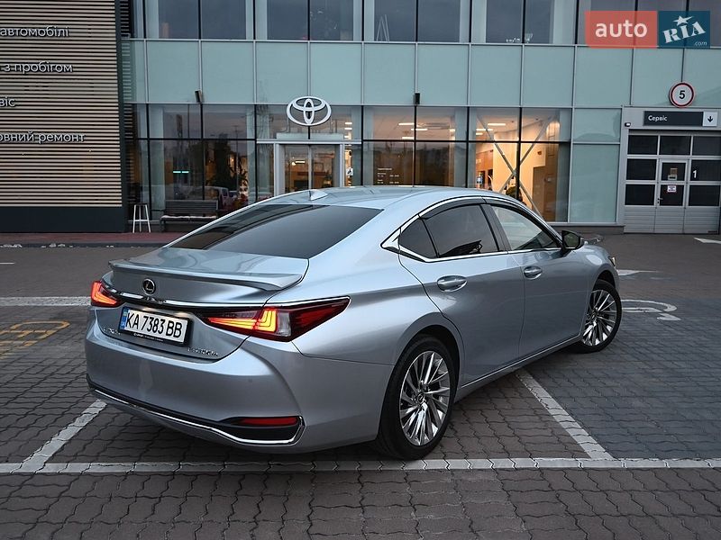 Седан Lexus ES 2023 в Киеве