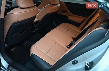 Седан Lexus ES 2023 в Киеве
