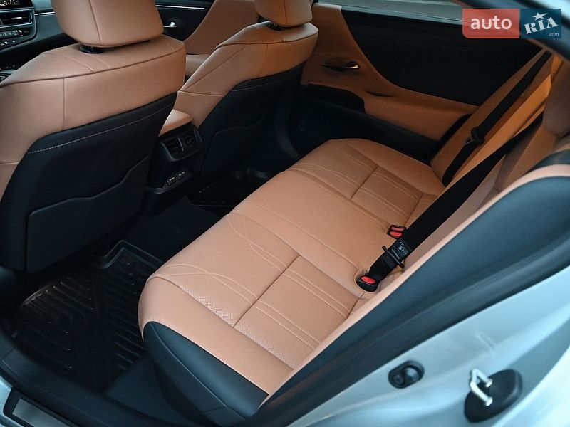Седан Lexus ES 2023 в Киеве