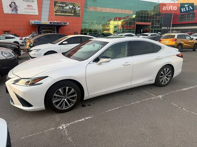 Lexus ES 2021