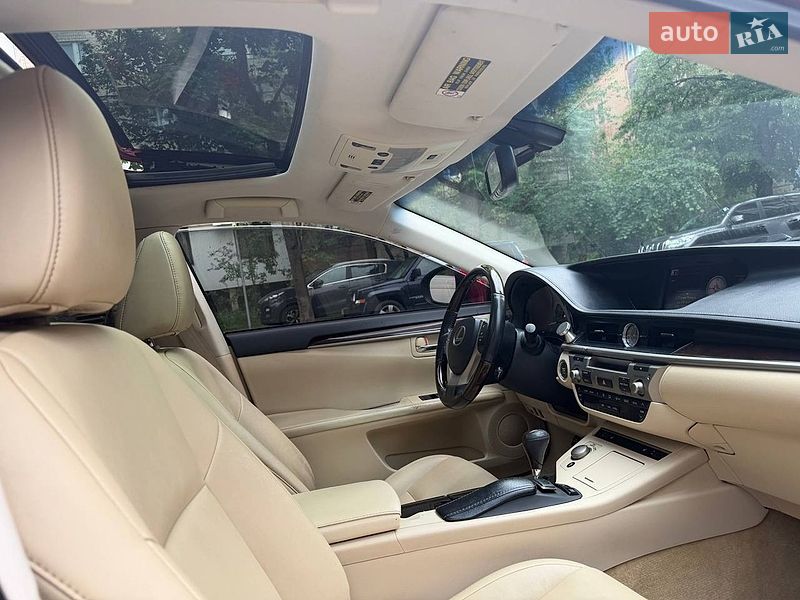 Седан Lexus ES 2012 в Киеве