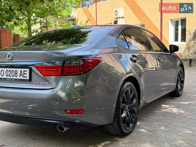 Седан Lexus ES 2012 в Тернополе