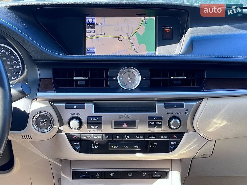 Седан Lexus ES 2012 в Львові