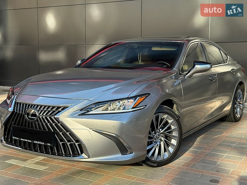 Седан Lexus ES 2023 в Виннице
