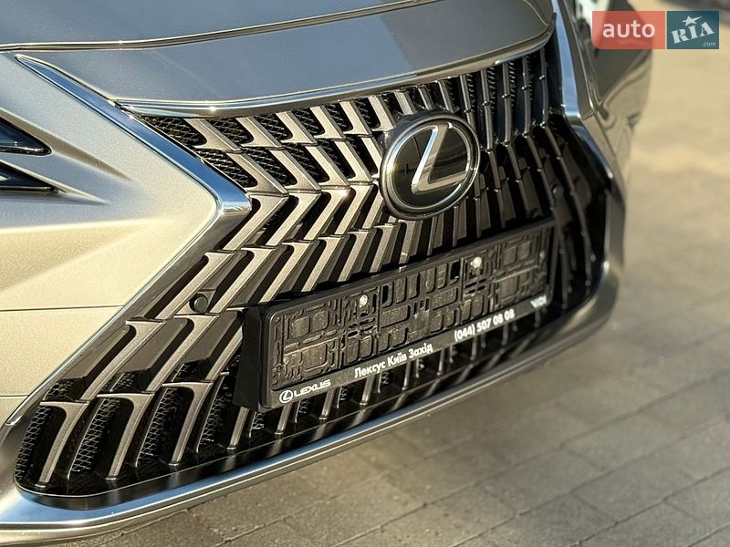 Седан Lexus ES 2023 в Виннице