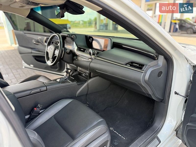 Седан Lexus ES 2019 в Дніпрі