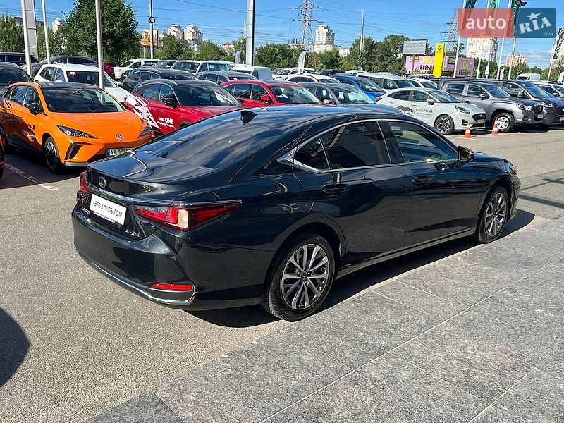 Седан Lexus ES 2023 в Києві