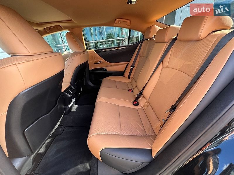 Седан Lexus ES 2023 в Києві