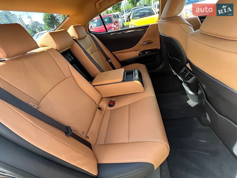 Седан Lexus ES 2023 в Києві