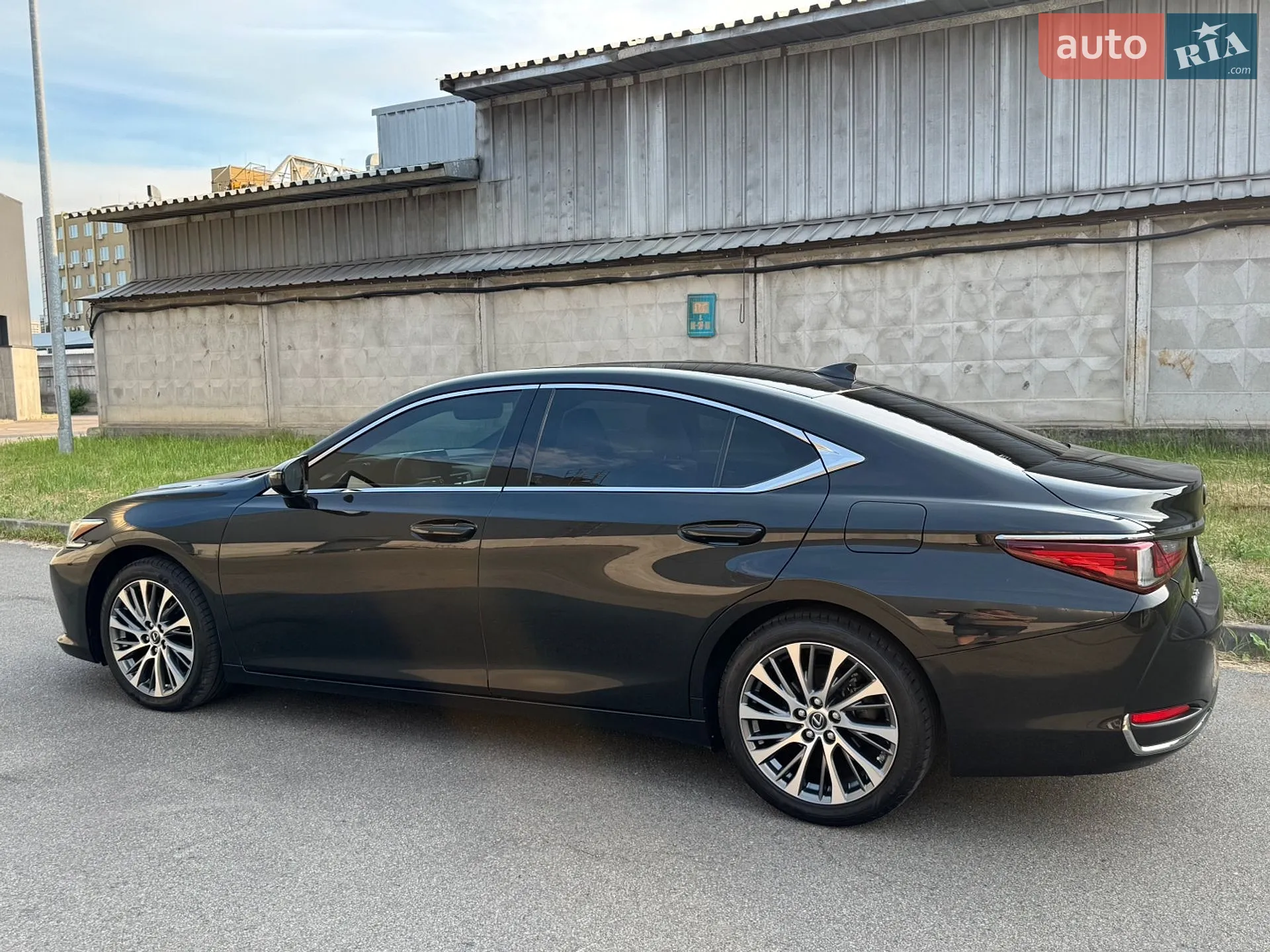 2020 Lexus ES - мініатюра 18