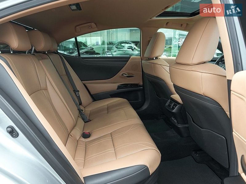 Седан Lexus ES 2022 в Львове