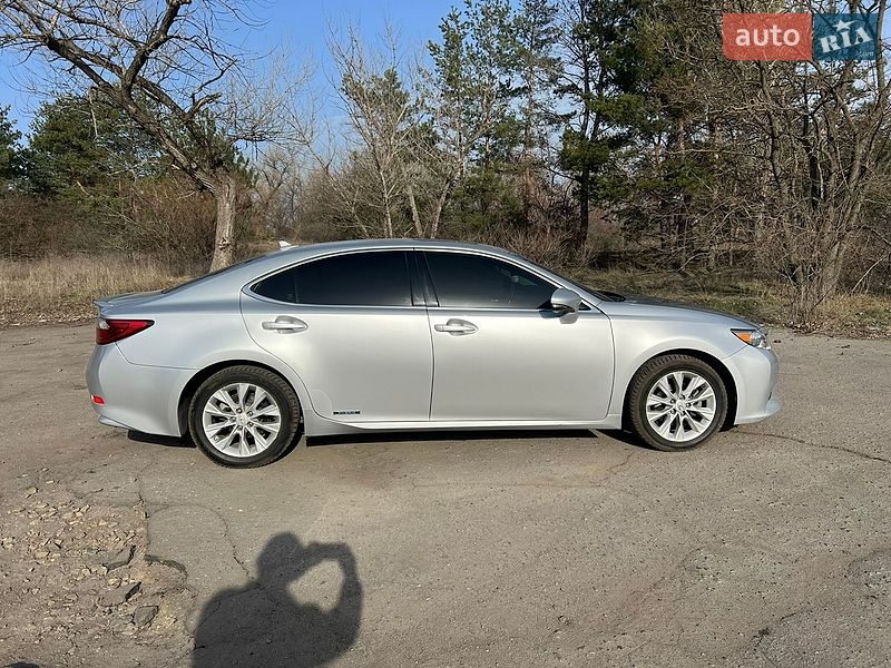 Седан Lexus ES 2012 в Дніпрі