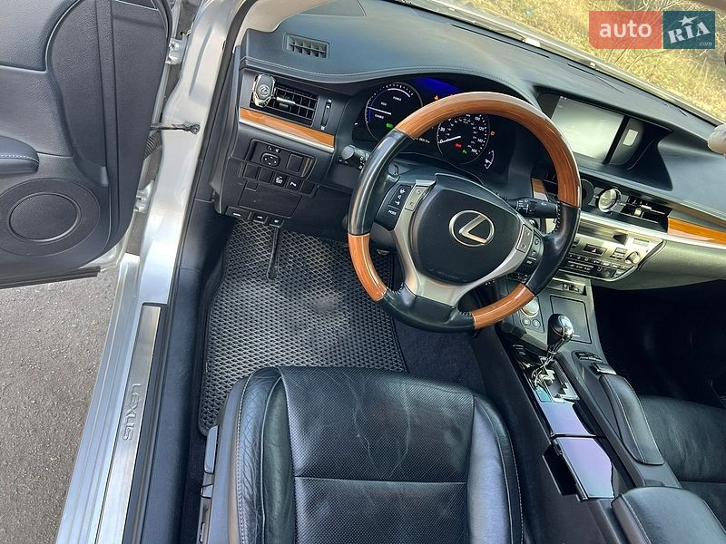 Седан Lexus ES 2012 в Дніпрі
