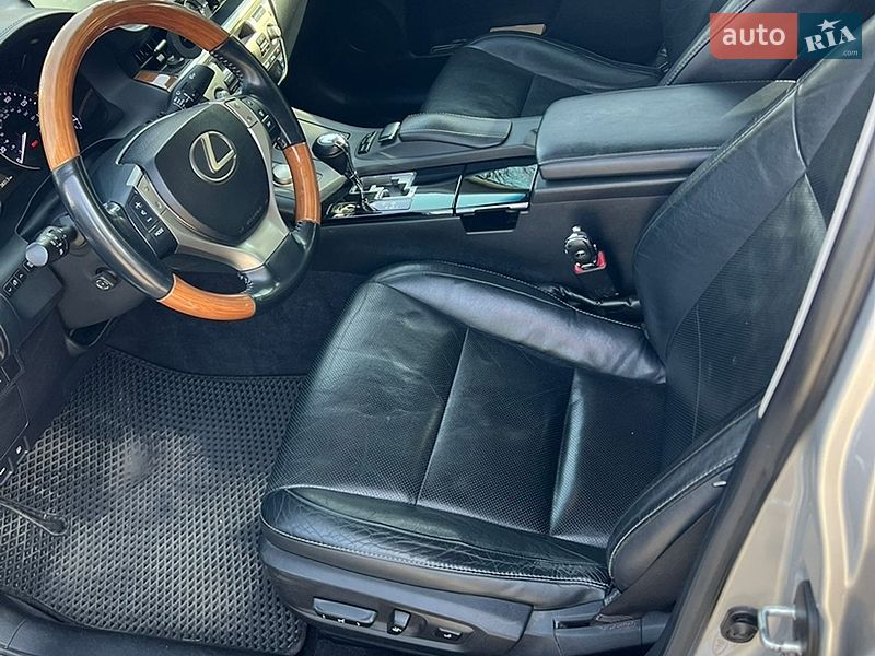 Седан Lexus ES 2012 в Дніпрі