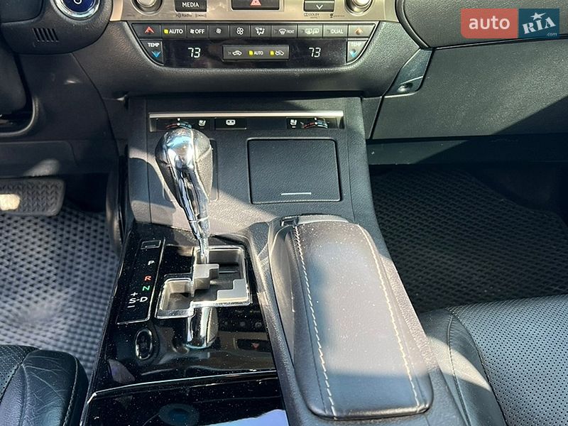 Седан Lexus ES 2012 в Дніпрі