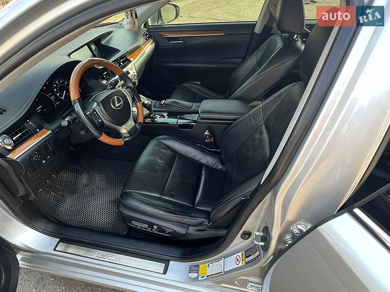 Седан Lexus ES 2012 в Дніпрі