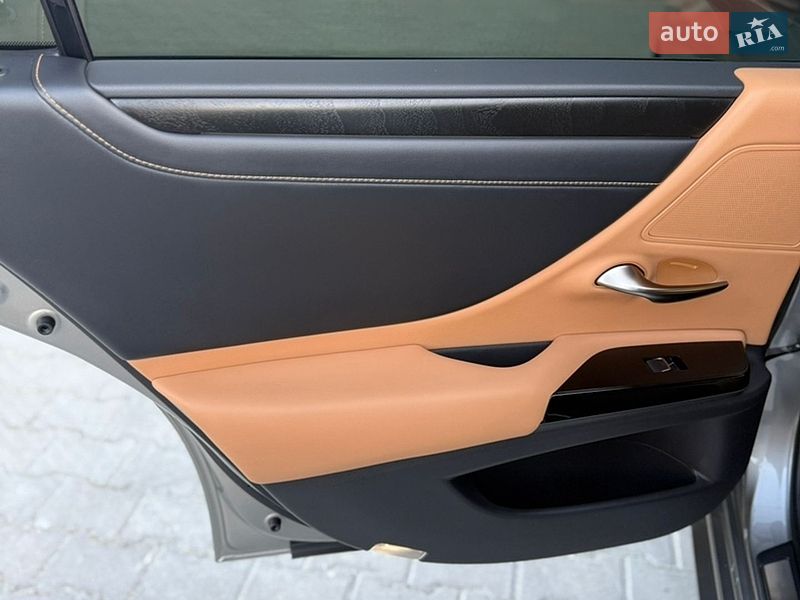 Седан Lexus ES 2023 в Виннице