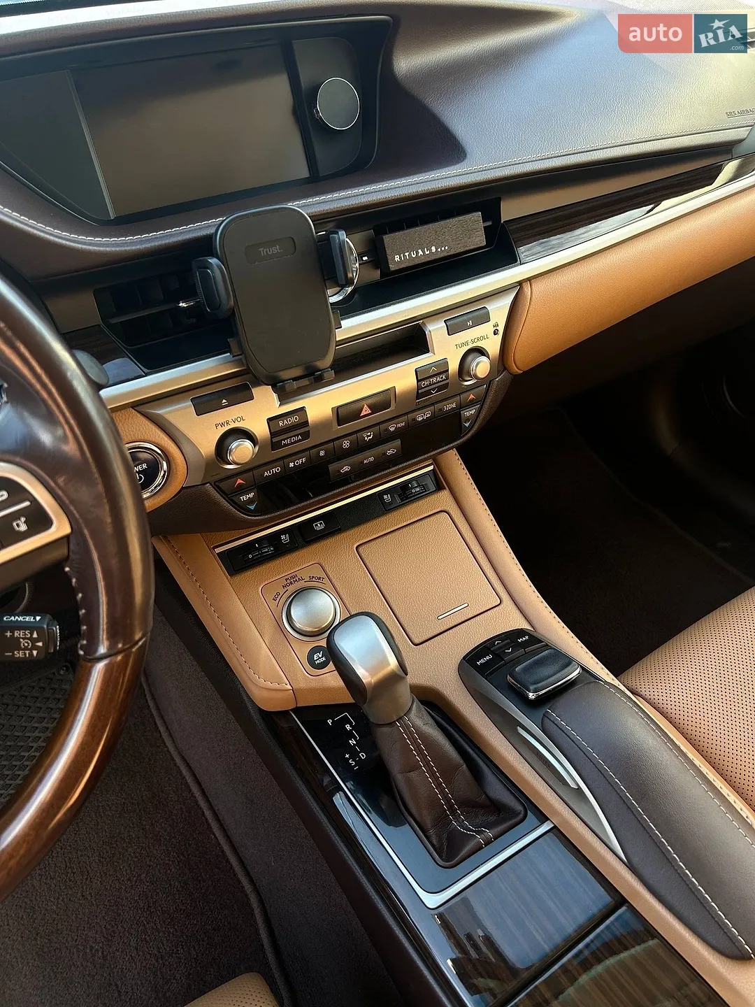 2016 Lexus ES - мініатюра 26