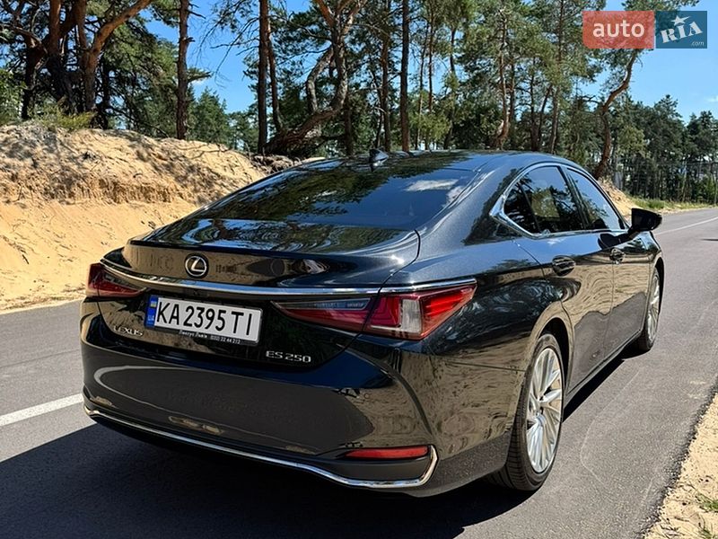 Седан Lexus ES 2019 в Києві