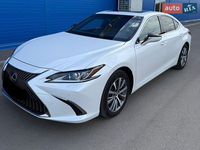 Lexus ES, photos from the listing