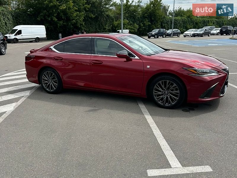 Седан Lexus ES 2019 в Киеве