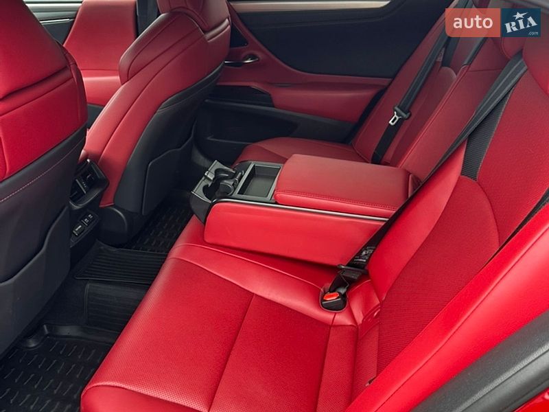 Седан Lexus ES 2019 в Киеве