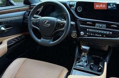 Седан Lexus ES 2024 в Львові