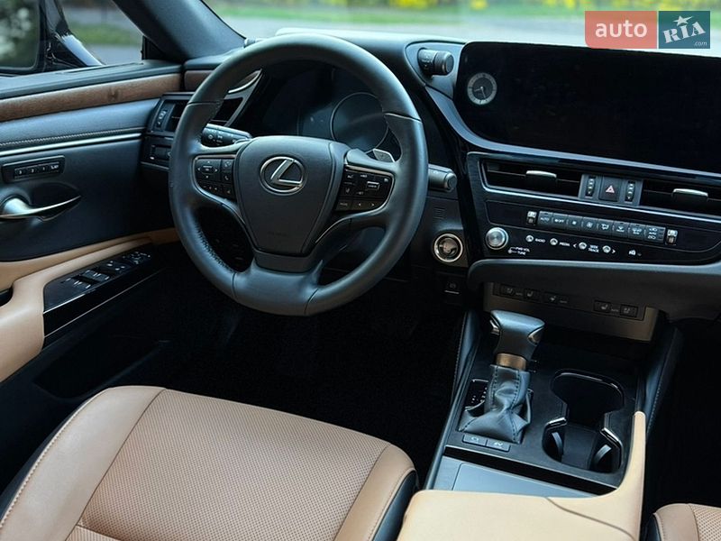 Седан Lexus ES 2024 в Львові
