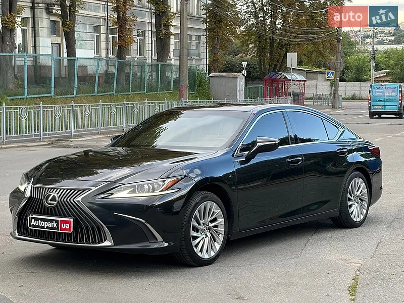 Lexus ES 2019