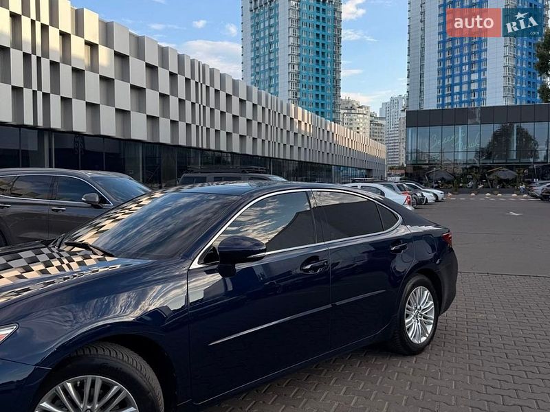 Седан Lexus ES 2015 в Одесі