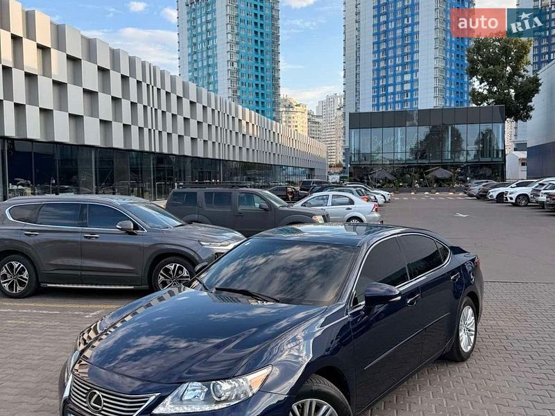Седан Lexus ES 2015 в Одесі