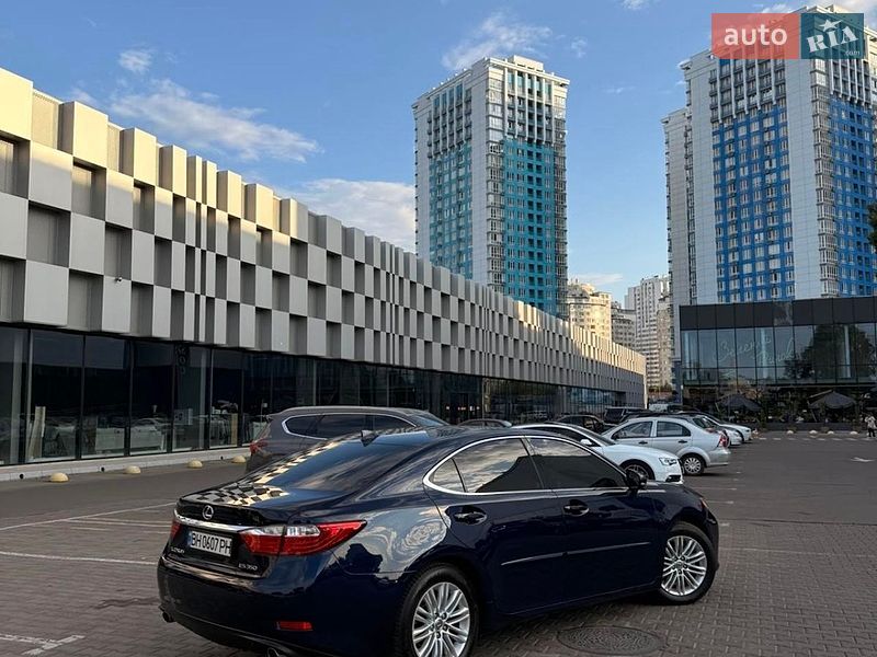 Седан Lexus ES 2015 в Одесі