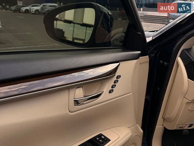 Седан Lexus ES 2015 в Одесі
